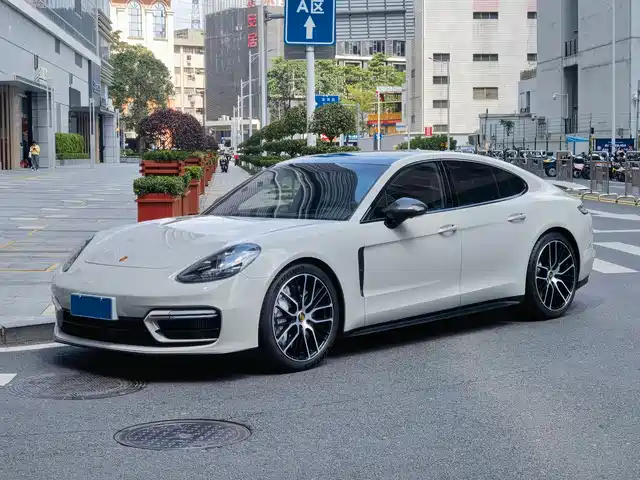 PORSCHE PANAMERA