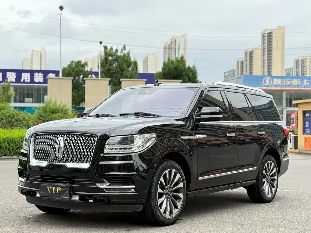 Купить Lincoln Navigator