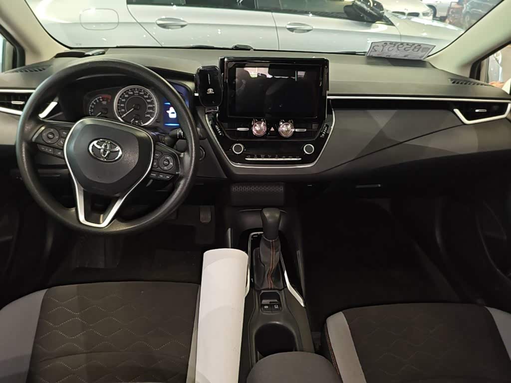 Toyota Corolla 1.2 л 2024 г. шампань/коричневый, пробег 35500 км