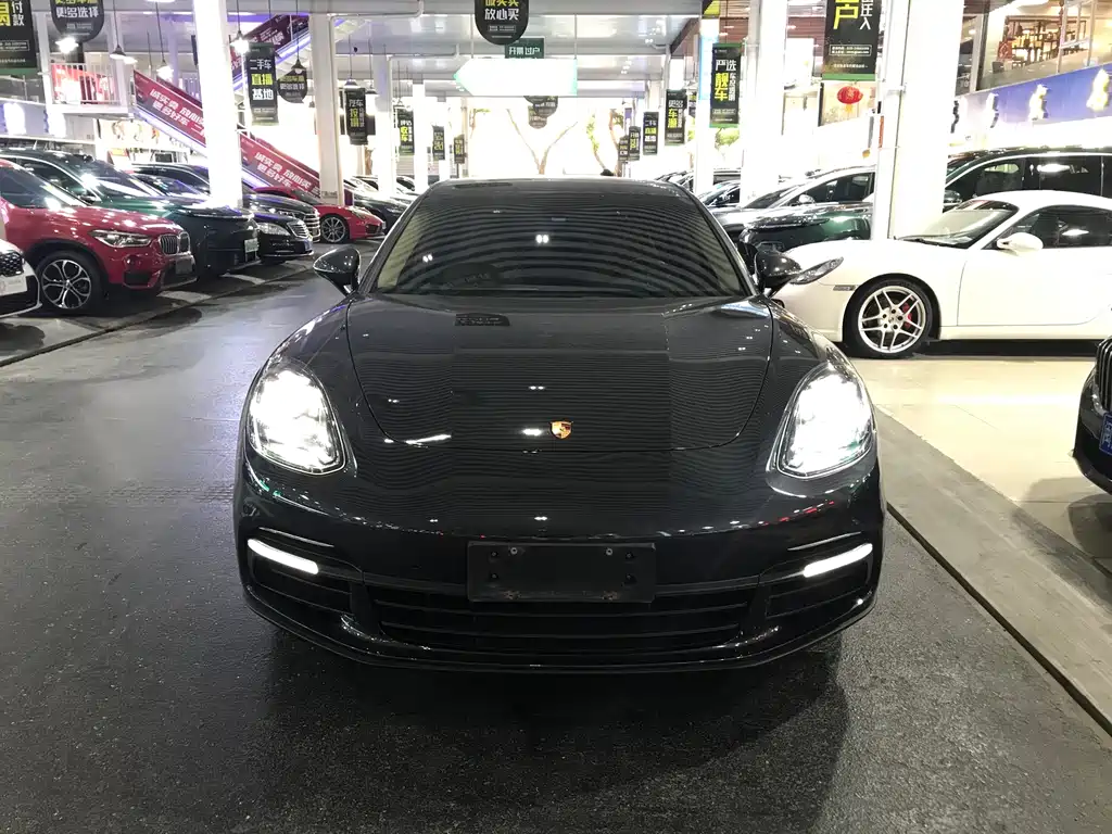 PORSCHE PANAMERA