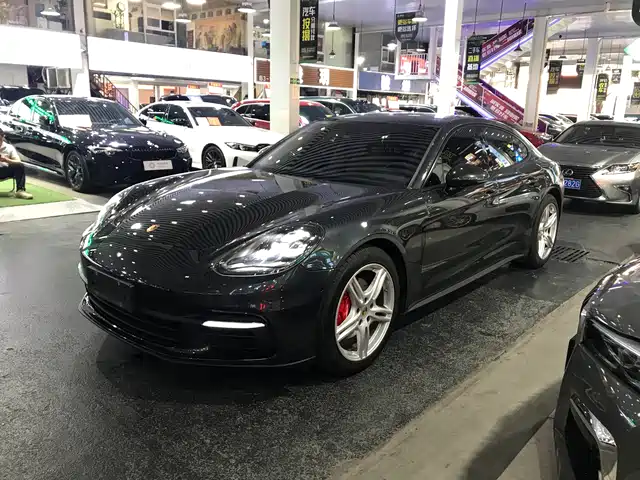 PORSCHE PANAMERA 2018