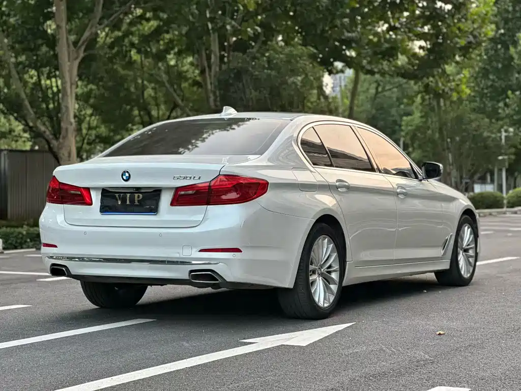 BMW 5 Series — миниатюра 9