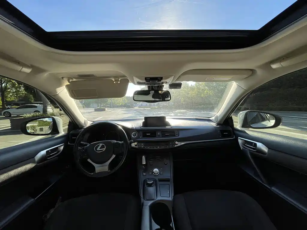 Lexus CT — миниатюра 8