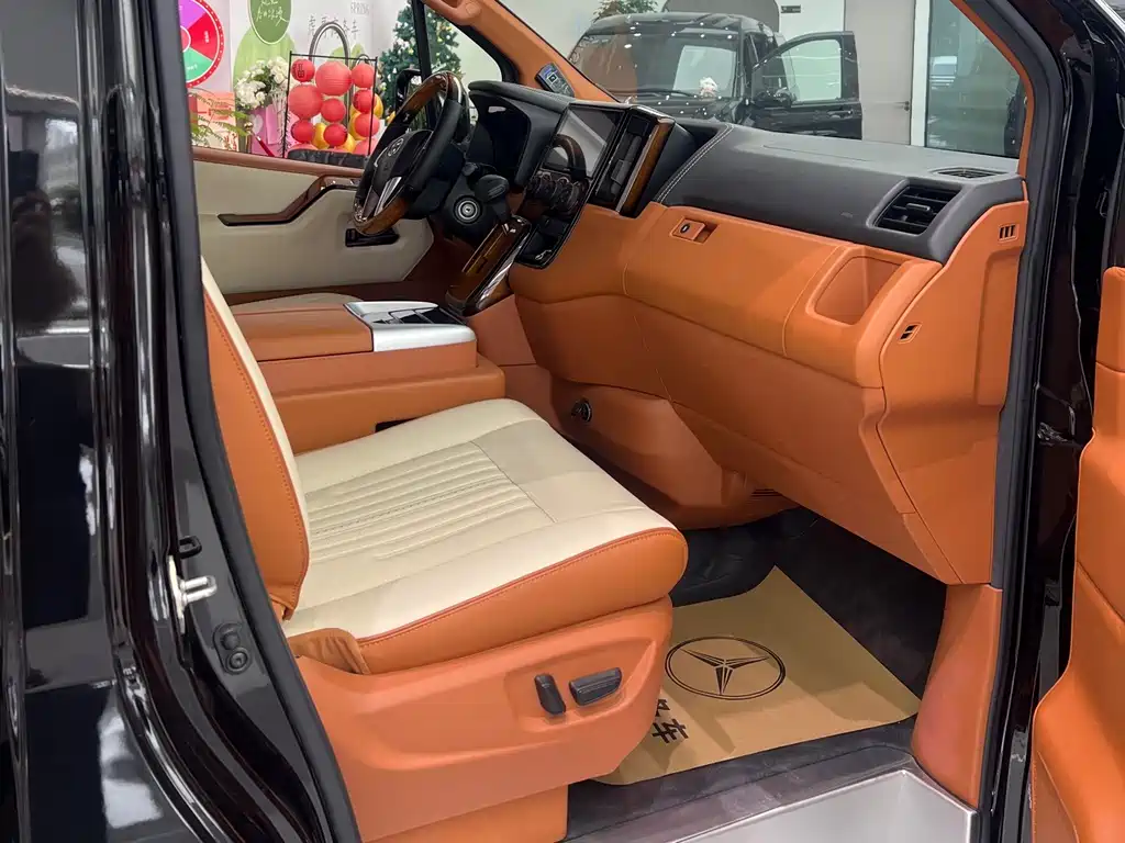 Toyota HiAce 2023 3.5L AT