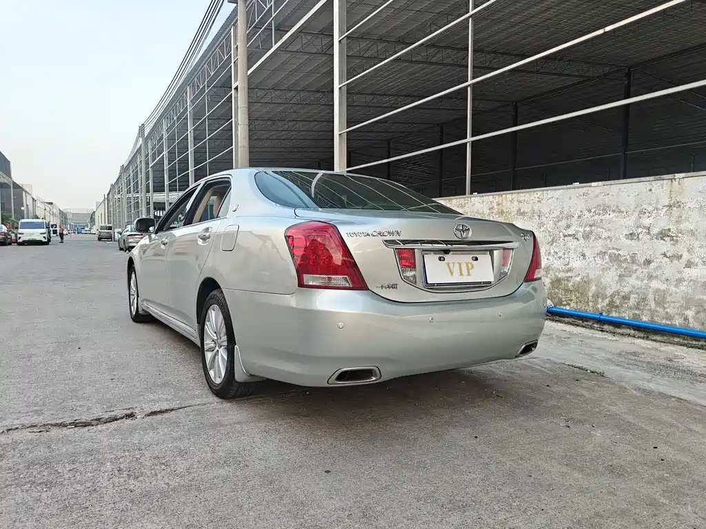Toyota Crown — миниатюра 6