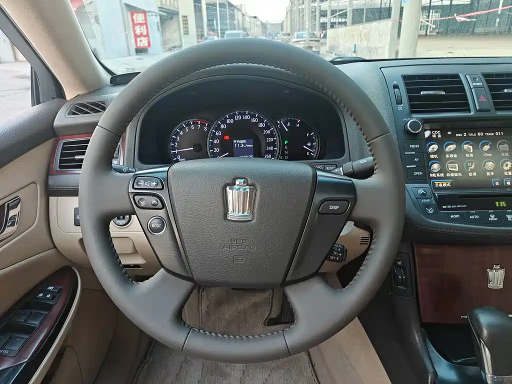 Toyota Crown — миниатюра 19