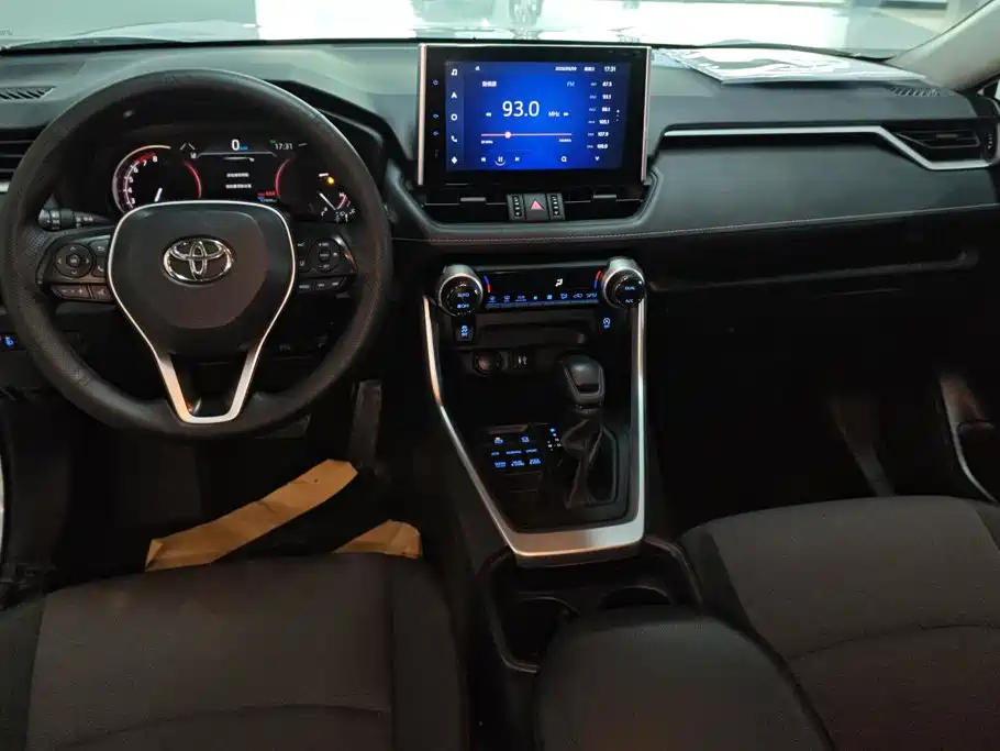 Toyota RAV4 — миниатюра 12