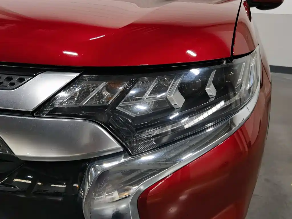 Mitsubishi Outlander — миниатюра 7