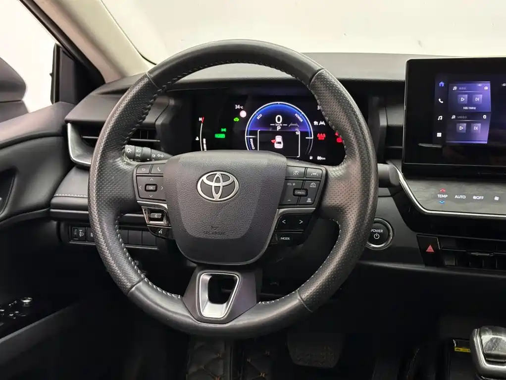 Toyota Camry — миниатюра 12