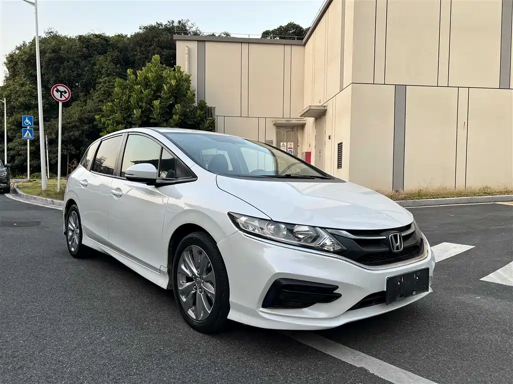 Honda Jade 2017 1.8L AT 5 мест
