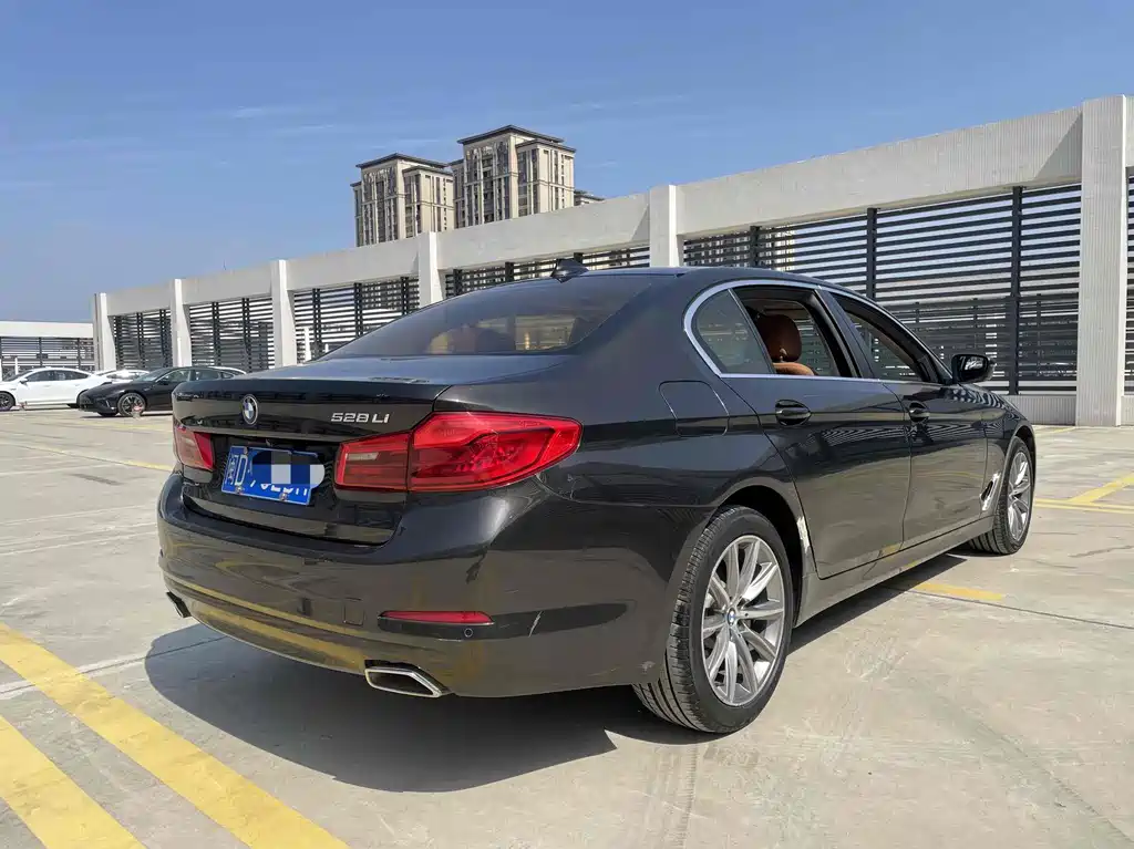 BMW 5 SERIES