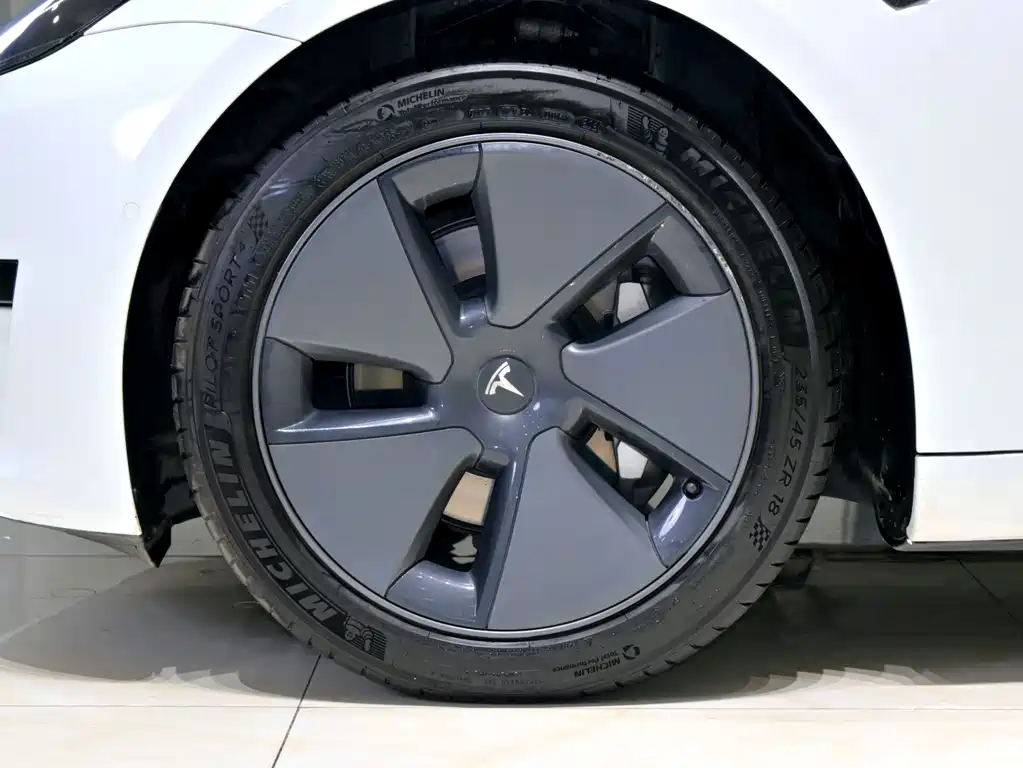 Tesla Model 3 — миниатюра 22