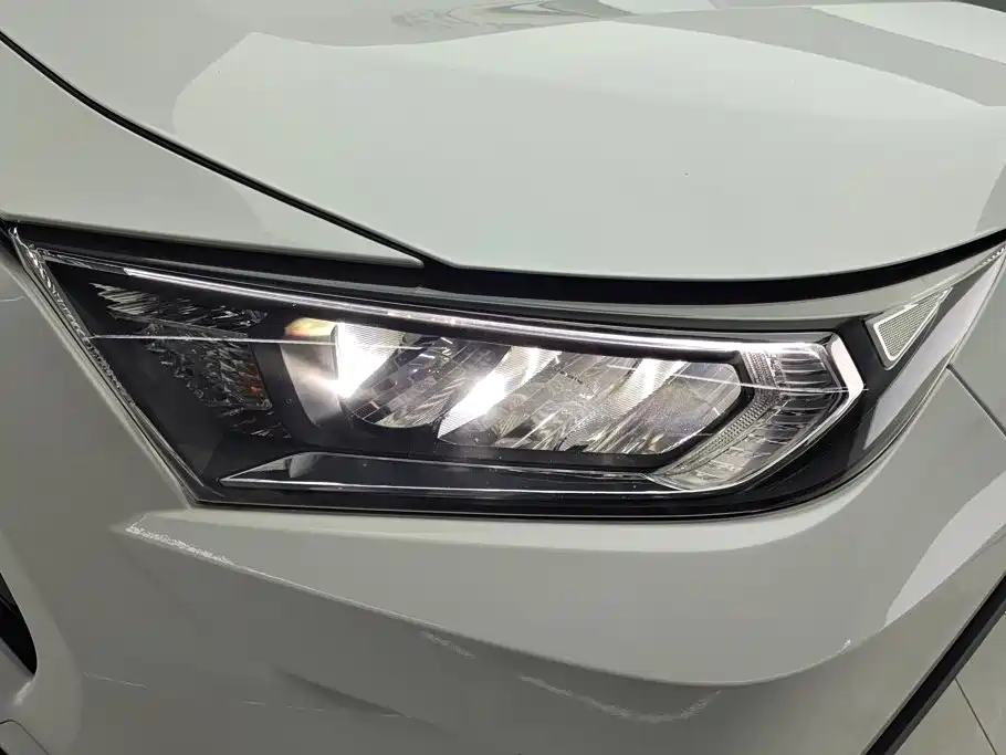 Toyota RAV4 — миниатюра 5