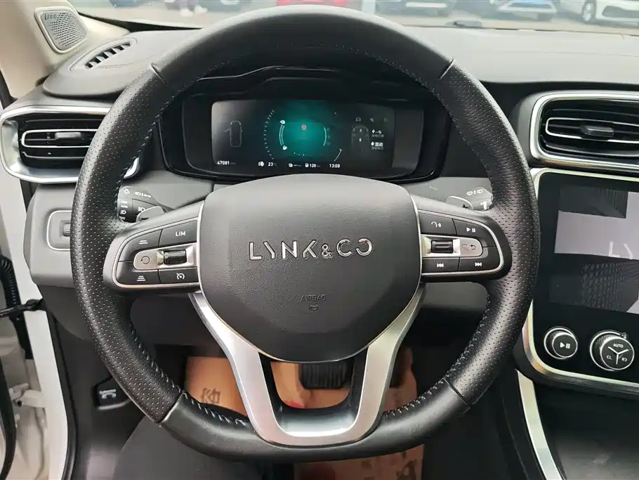 LYNK &CO. 01 EM P