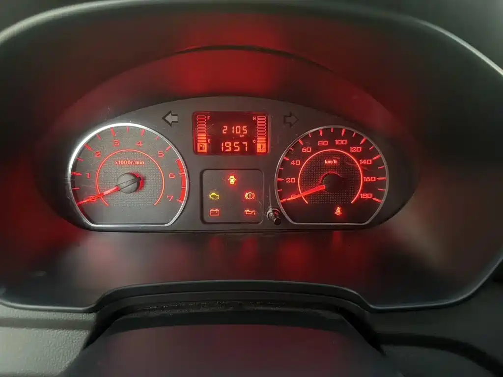 Wuling Hongguang V — миниатюра 9