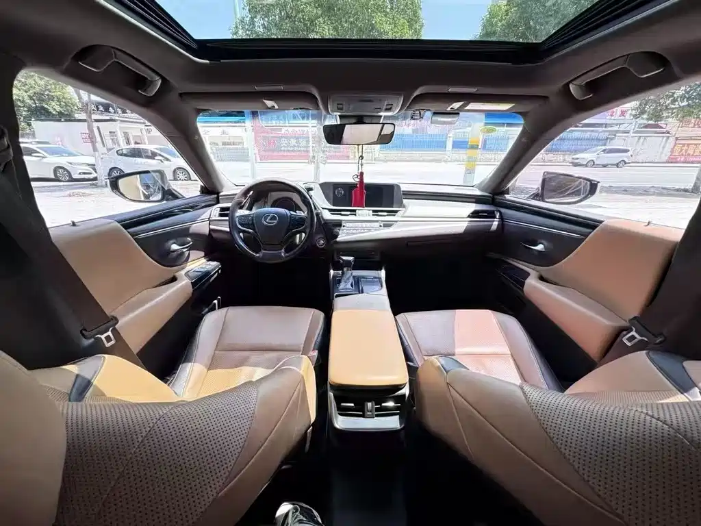 Lexus ES — миниатюра 6
