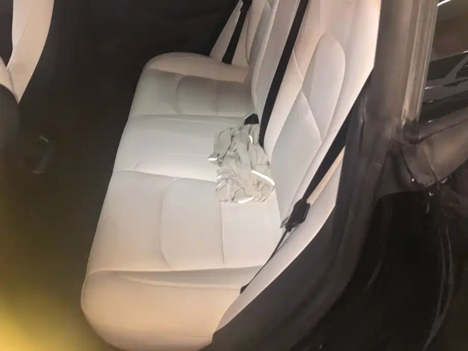 Tesla Model 3 — миниатюра 11
