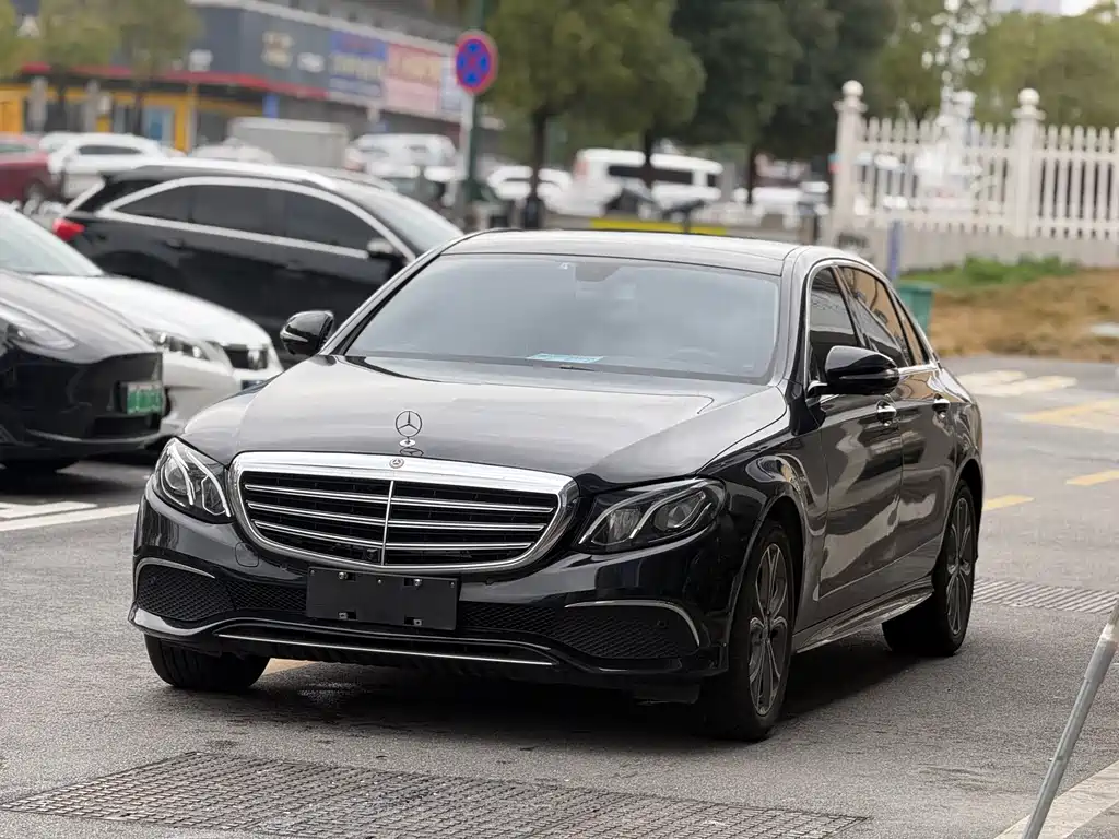 MERCEDES-BENZ E CLASS