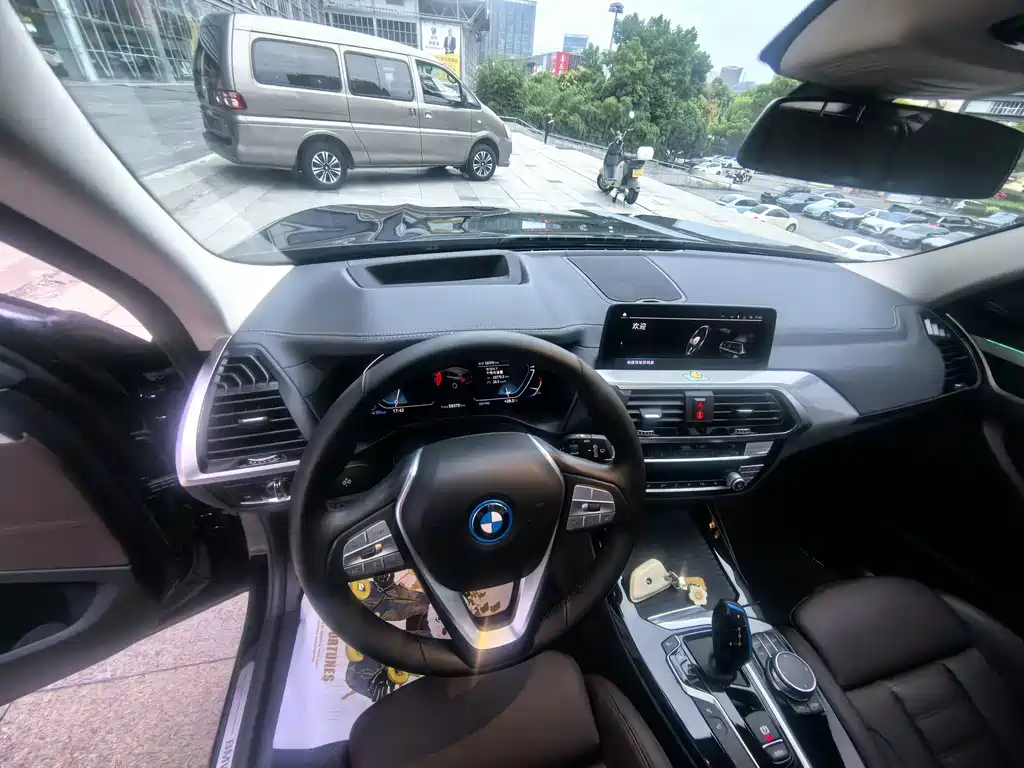 BMW iX3 — миниатюра 7