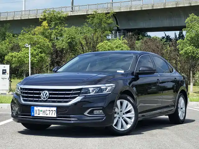 VOLKSWAGEN PASSAT 2019