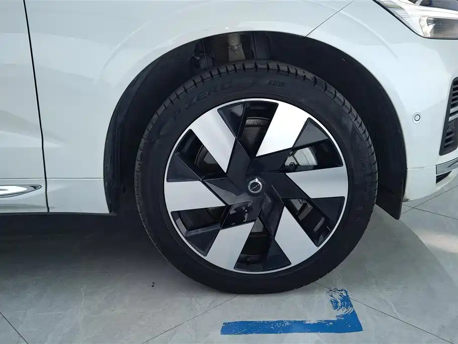 VOLVO XC60 PLUG IN HYBRID