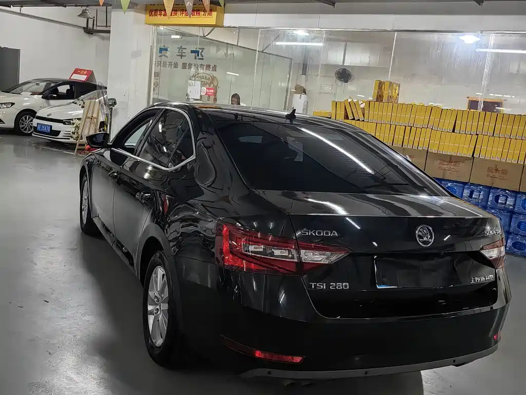 Skoda Superb — миниатюра 9