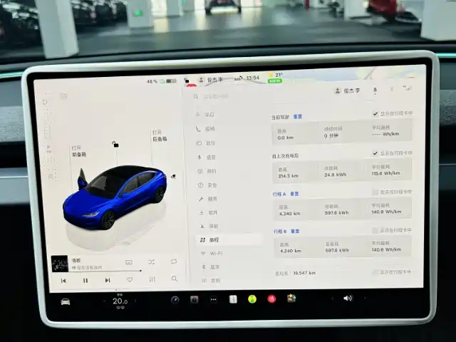 TESLA MODEL 3