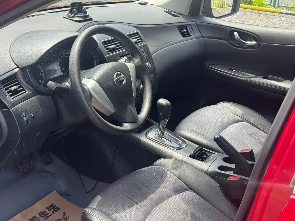 Nissan Tiida 2011 1.6L CVT Luxury