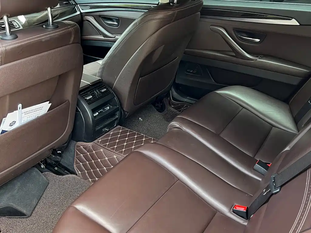 BMW 5 Series — миниатюра 6