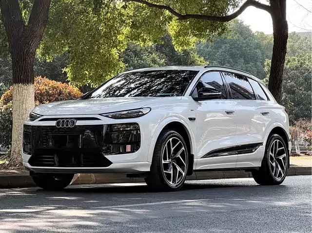 AUDI Q6L E TRON 2025