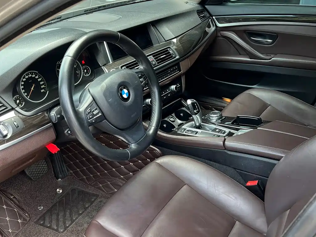 BMW 5 Series — миниатюра 7