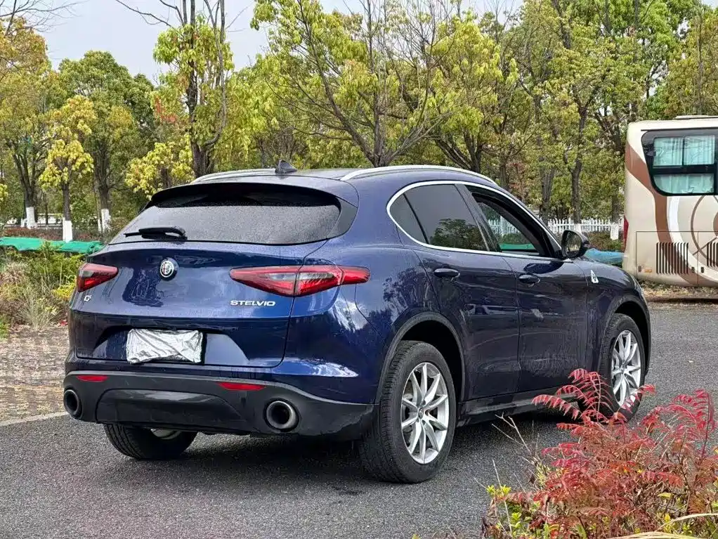 Alfa Romeo Stelvio — миниатюра 7