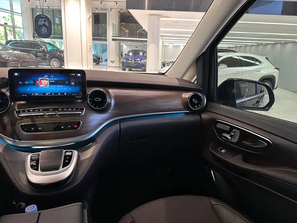 MERCEDES-BENZ V CLASS