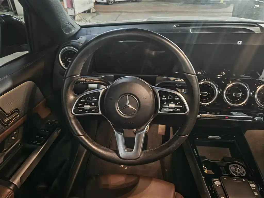Mercedes-Benz GLB — миниатюра 8