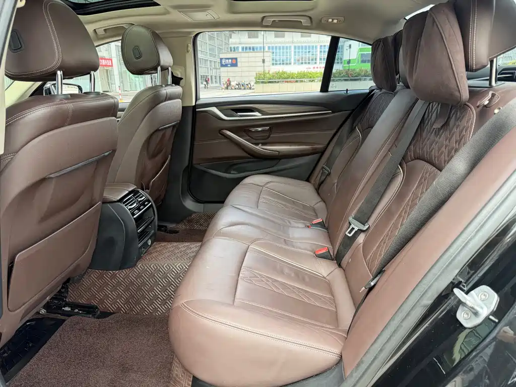BMW 5 Series — миниатюра 16