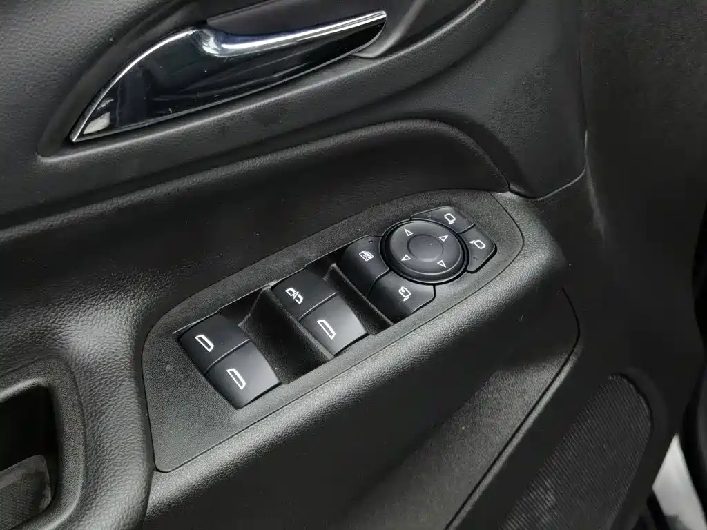 Chevrolet Equinox — миниатюра 9