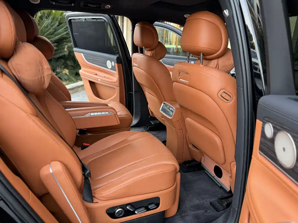 AITO ASK THE WORLD M9