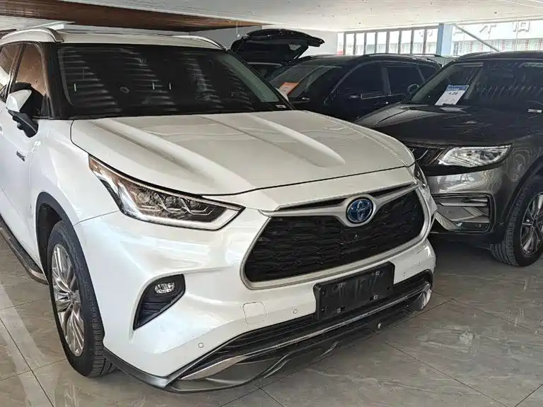 Toyota Highlander 2022 2.5L Luxury 7 мест