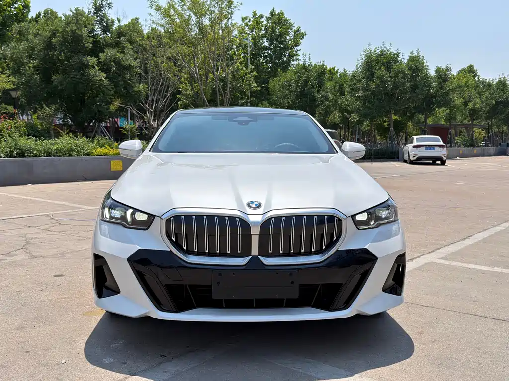 BMW 5 Series 2025 525Li M Sport Package
