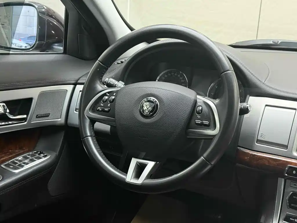 Jaguar XF 2014 XF 2.0T Luxury