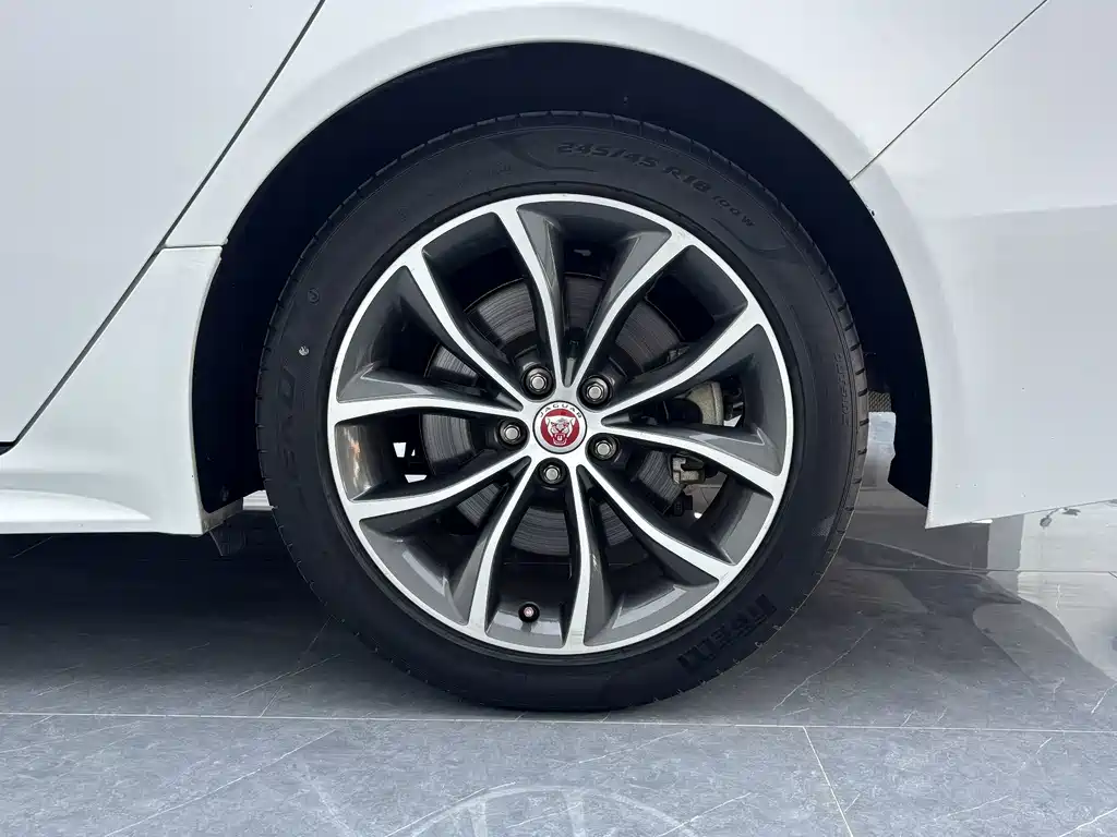 Jaguar XFL — миниатюра 8