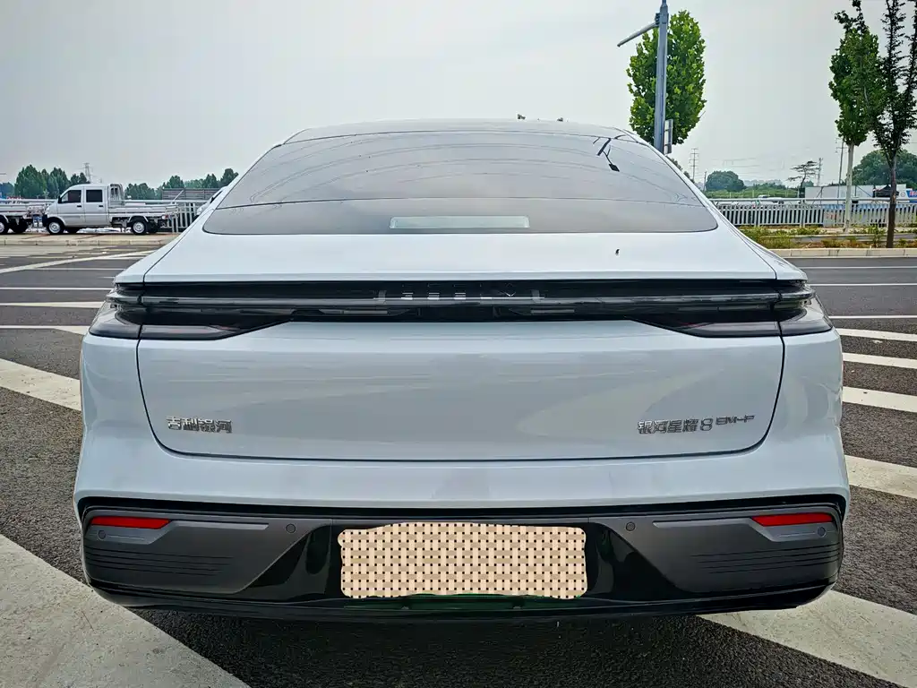 Geely Galaxy Galaxy 8 8 2025 130km EM-P