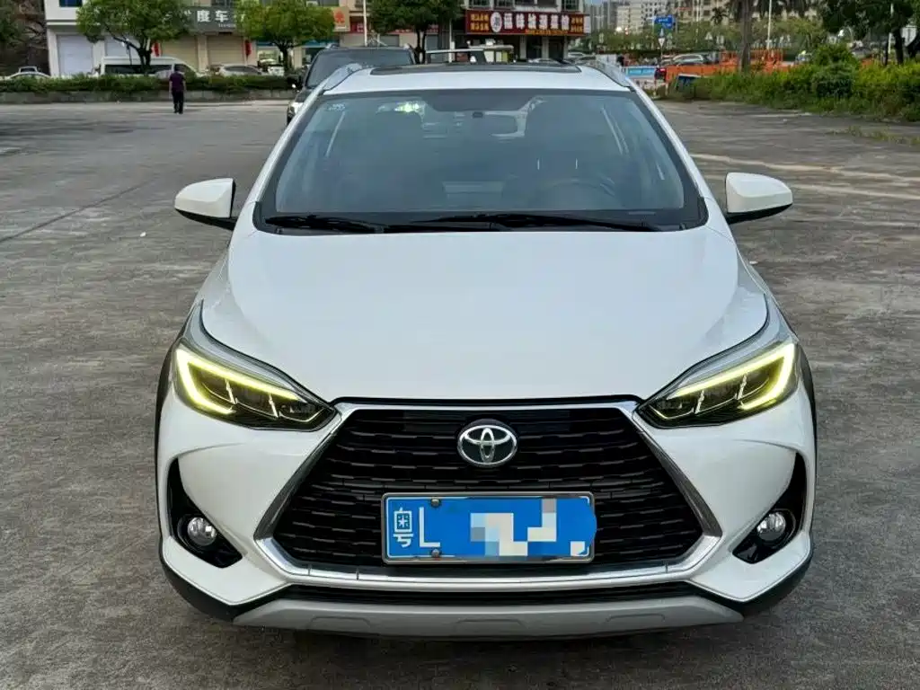 Toyota Yaris L — миниатюра 2
