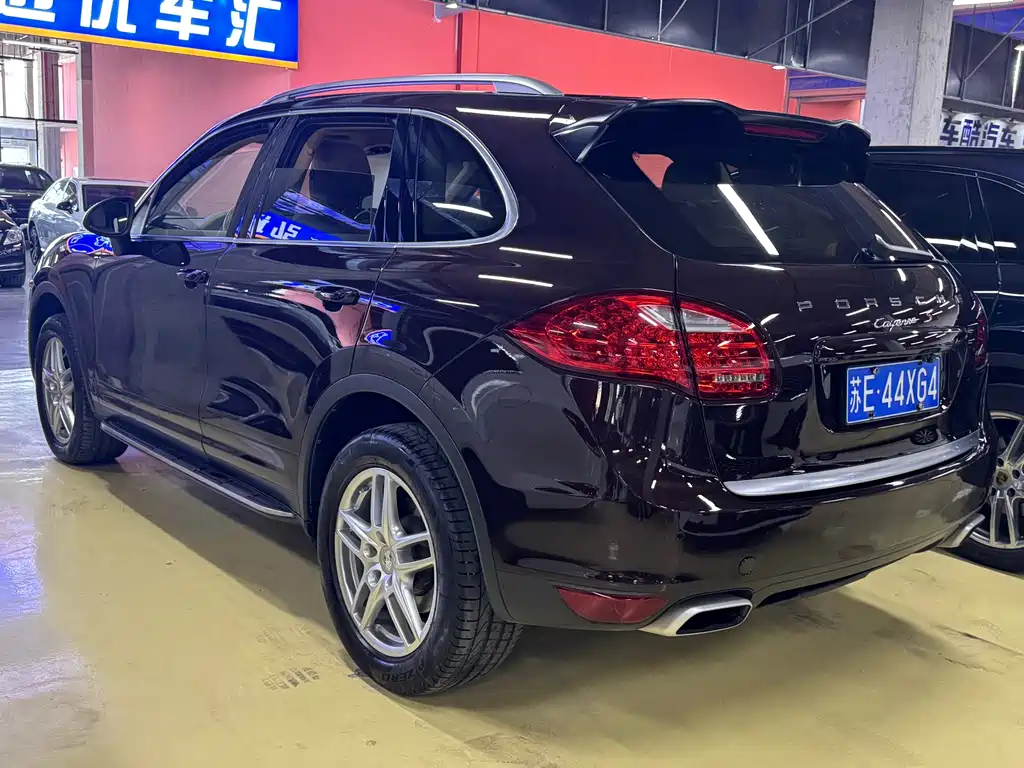 Porsche Cayenne — миниатюра 6