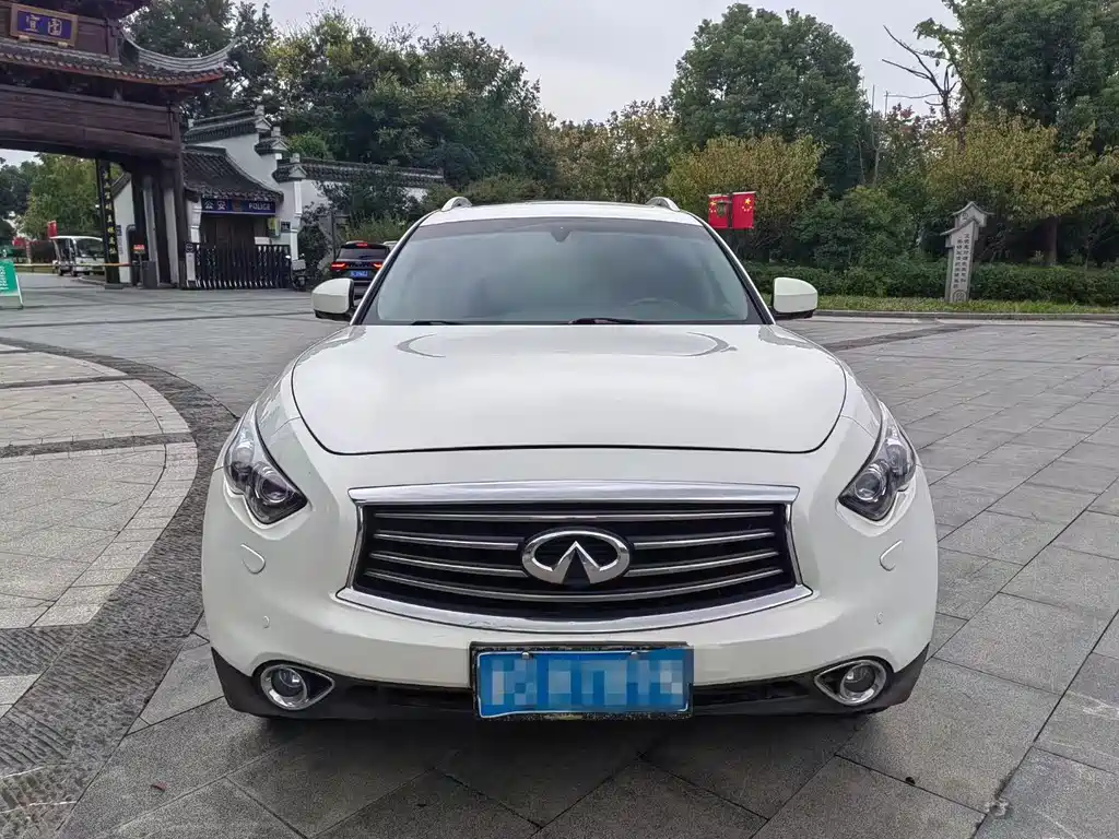 Infiniti QX70 2014