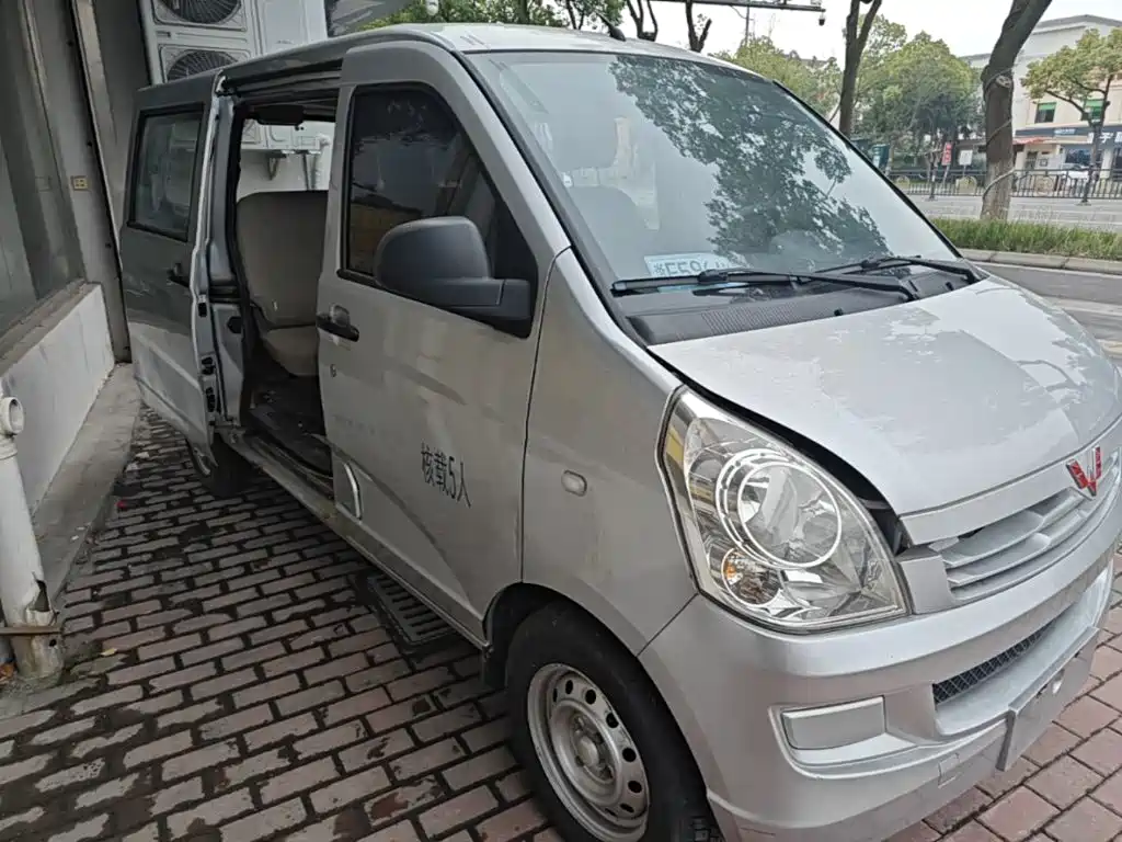 Wuling Rongguang S — миниатюра 4
