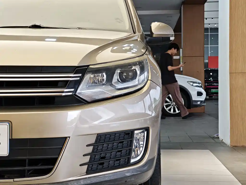 Volkswagen Tiguan 2015 1.8TSI AT Luxury