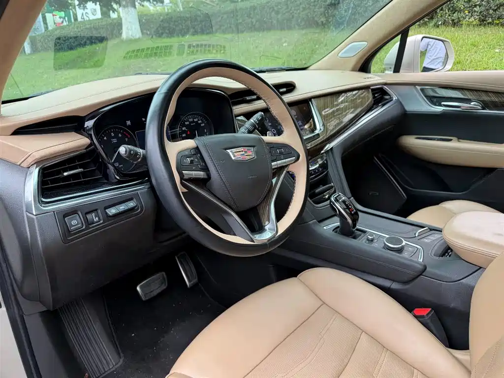 Cadillac XT6 2021 2.0T мест