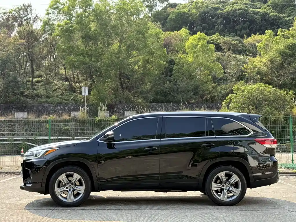 TOYOTA HIGHLANDER