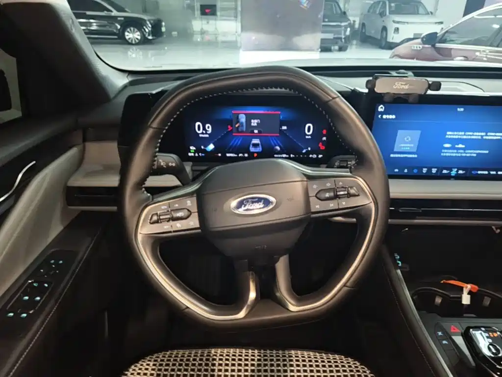 Ford Edge 2023 — фото 10